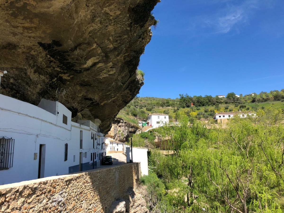 Casa Entre Rocas Setenil Setenil De Las Bodegas Luaran gambar